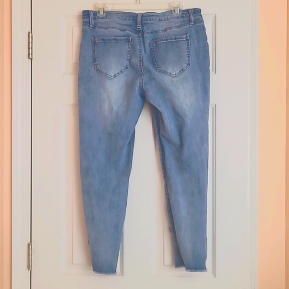 👖a.n.a Embroidered Jeans - Picture 4 of 4